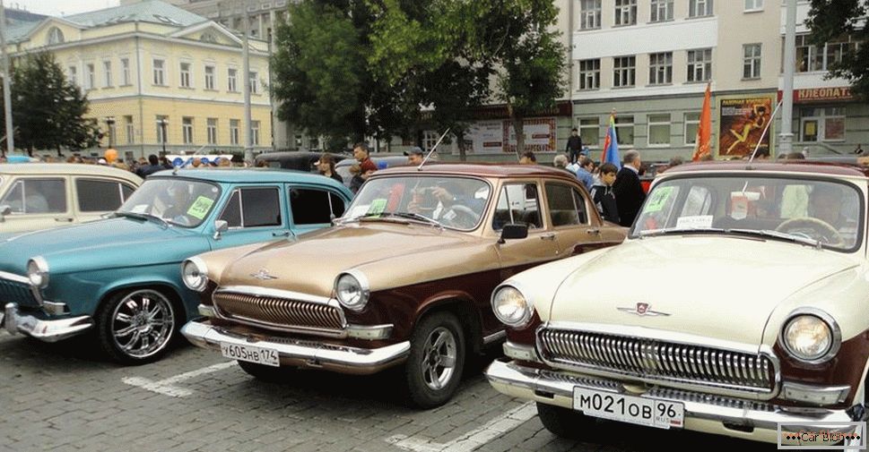 Изложба на ретро автомобили в Екатеринбург