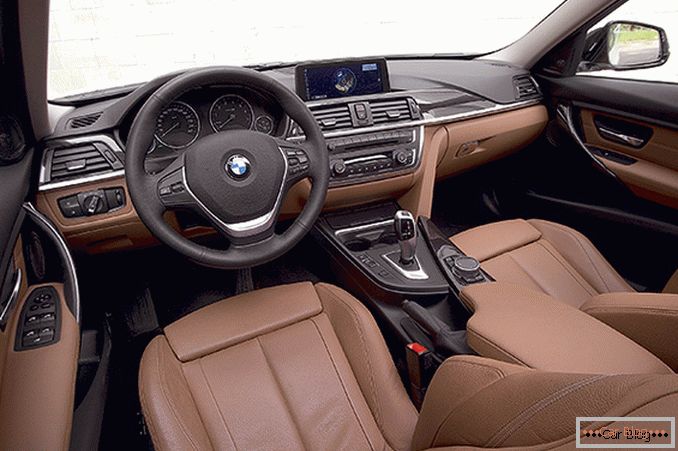 BMW 328i салон