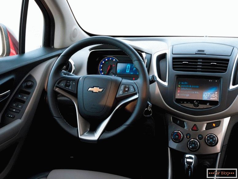 Интериорът на Chevrolet Tracker 2014