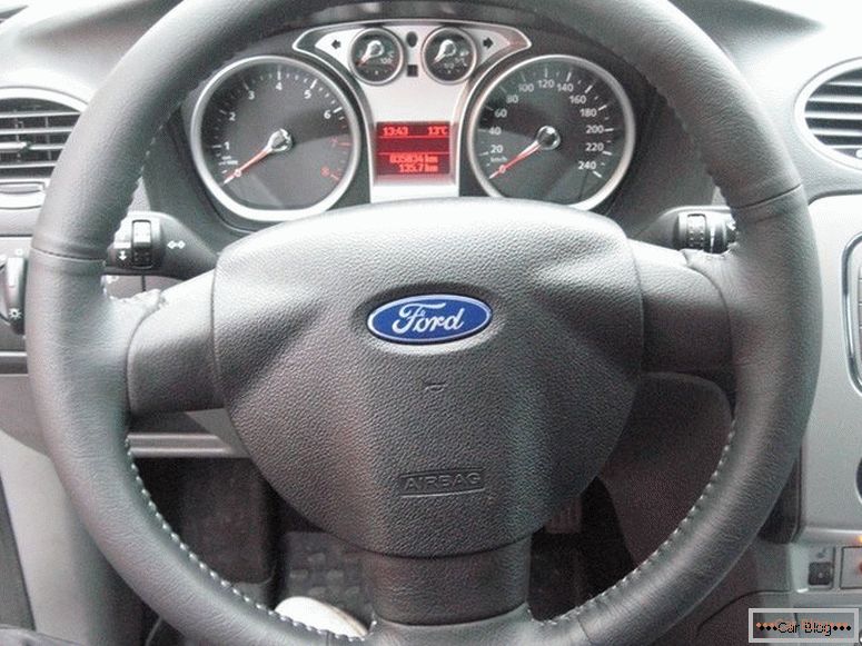 Ford Focus 2 волана