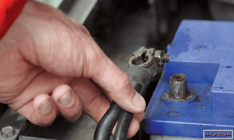 как да направите ремонт батерията на автомобила