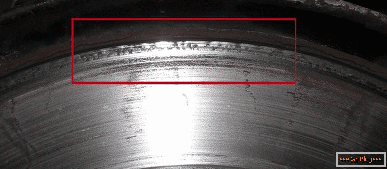 Как работи машината за прорязване на спирачните дискове без отстраняване