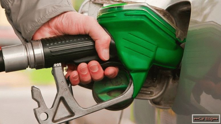 Познавайки разхода на гориво, колата може да бъде презареждана, когато е необходимо и колко