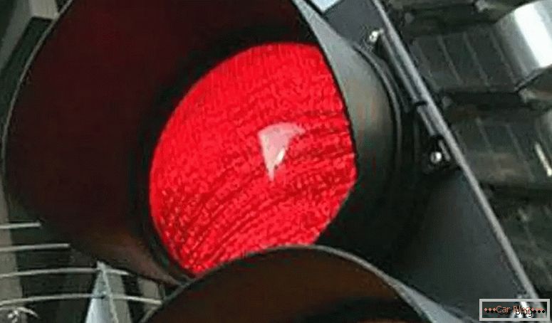 каква е наказанието за шофиране на червена светлина?