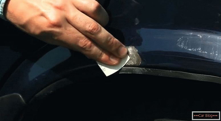 местен ремонт сколов и царапин на кузове автомобиля