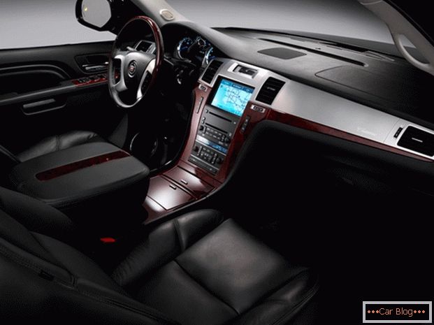 Bose 5.1 кабина - акустическая система, установленная в автомобиле Cadillac CTS