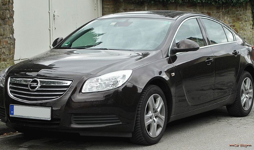 Opel Insignia седан от средната класа