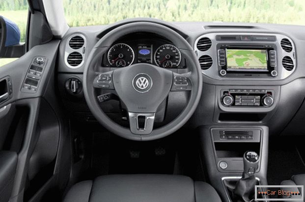 Интериорът на Volkswagen Tiguan е пример за немско качество.