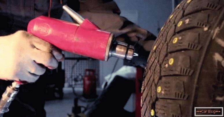 Възможно ли е да възстановите шиповете на зимни гуми, направете го сами в гаража