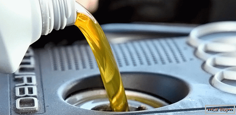как се пени двигателното масло