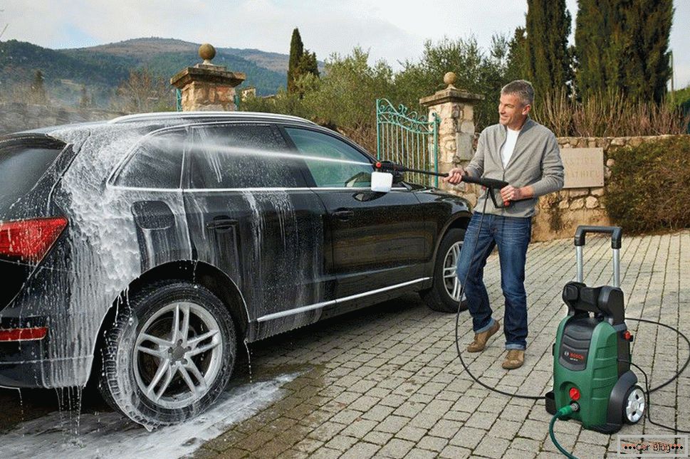 Ръчно измиване на автомобила