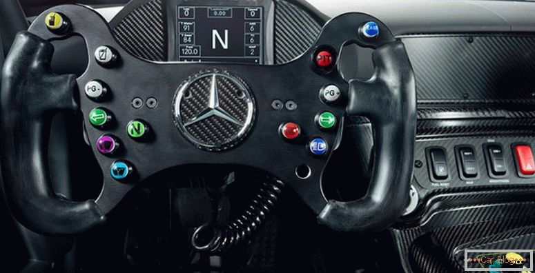 Управление Mercedes-AMG GT4