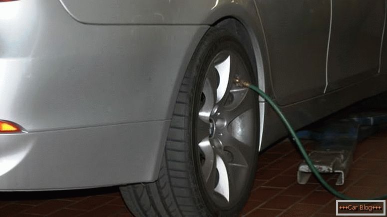 Надутите гуми следва да следват препоръките на производителя на автомобила, но да не надвишават максимално допустимото налягане, посочено върху гумите