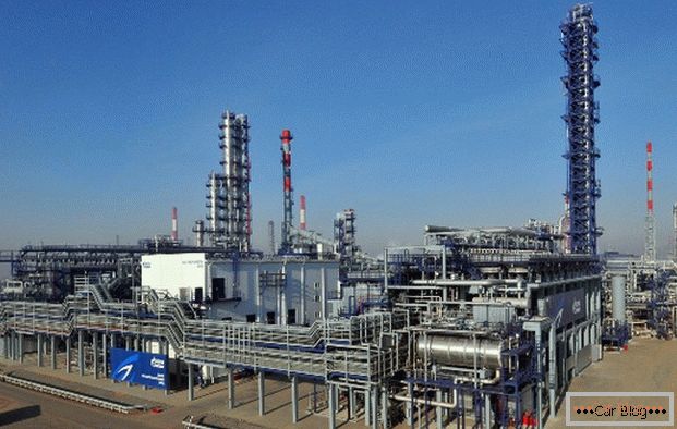 Рафинерия в Омск - один из крупнейших нефтеперерабатывающих заводов России