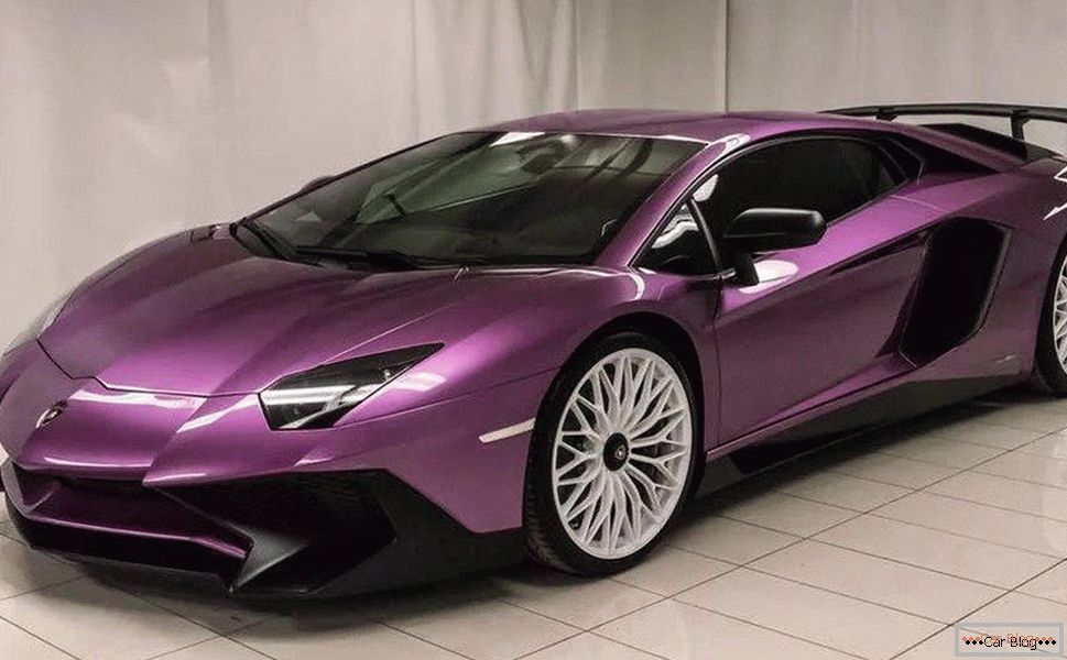 практичност фиолетового автомобиля