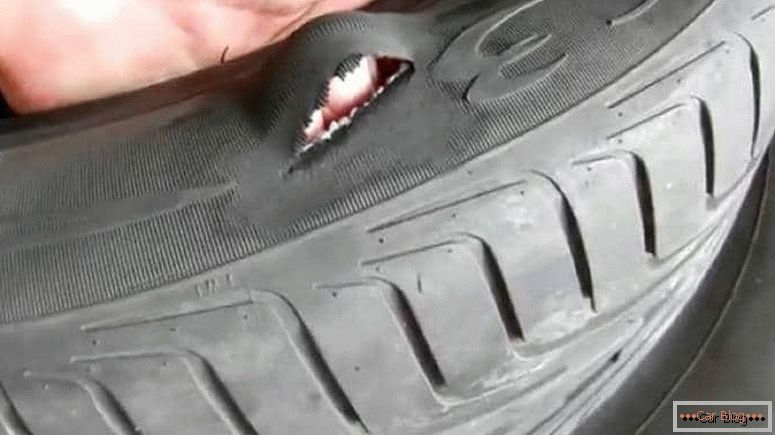 колко време остава безжичният комплект за ремонт на гуми