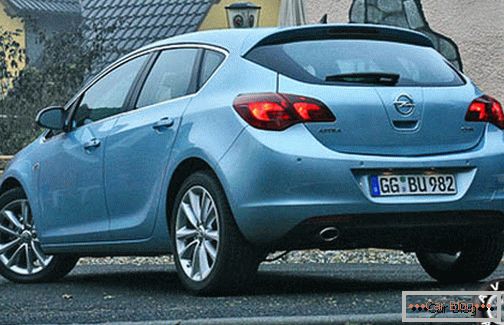 Обем на хечбека Opel Astra