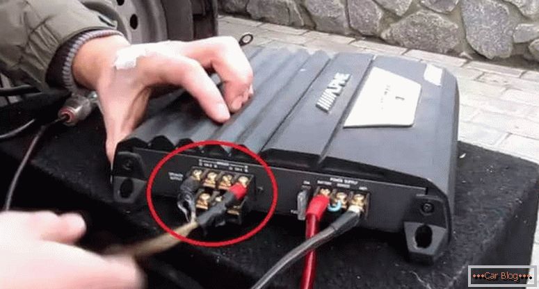 как да свържете субуфера към радиото с усилвател