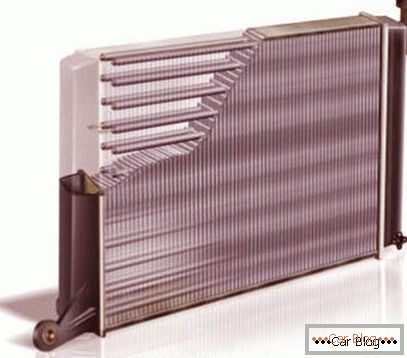 радиатор на охладителната система на двигателя