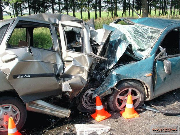 Автомобилните произшествия причиняват много смъртни случаи