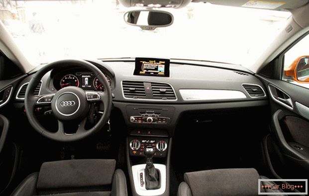 Audi Qз кола: салон