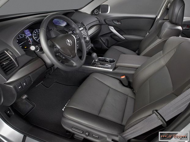 Acura RDX автомобилен интериор