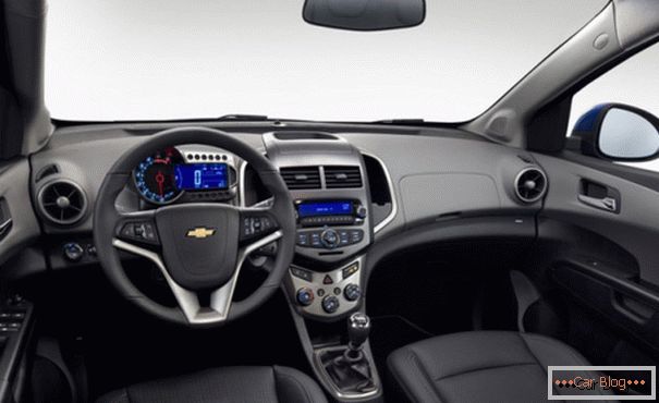 Интериорът на Chevrolet Aveo реализира много дизайнерски решения.