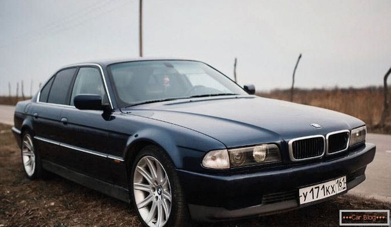 BMW 7 (E38) снимка