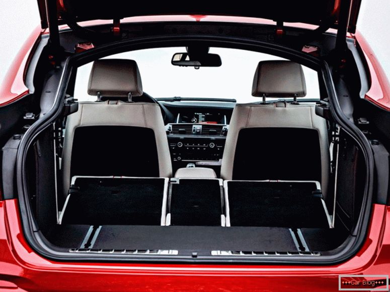 Багажното отделение на колата BMW X4